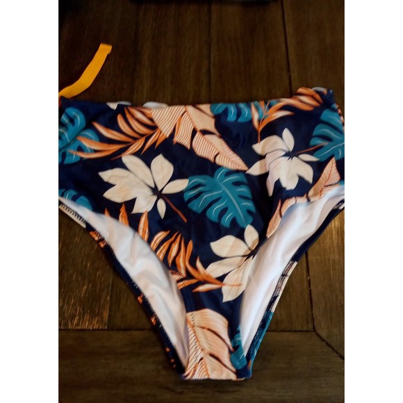 Yellow Scallop Bikini Top with Floral Bottom - Picture 5 of 10